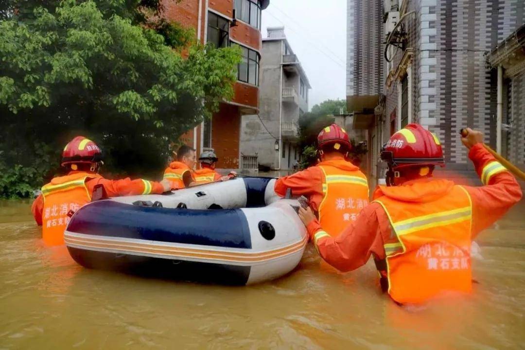 在抗洪抢险中许多_在抗洪抢险中某村民_在抗洪抢险中