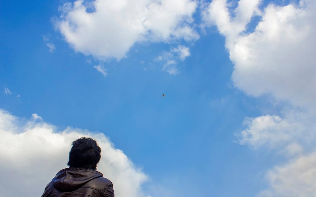 天空之外歌词_歌词天空之外是什么歌_歌词天空之外遥远的离开