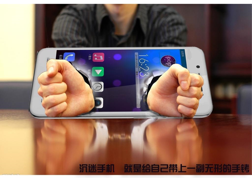 疫情期间孩子沉迷游戏_疫情期间孩子们玩手机游戏_疫情期间学生玩手机
