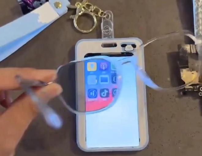 苹果手机失灵屏幕乱跳_iphone屏幕失灵乱跳_iphone屏幕失灵乱跳