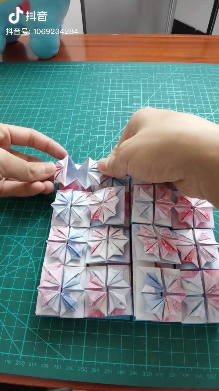 用纸折小女孩_小女孩折纸手机游戏视频_折纸视频女生