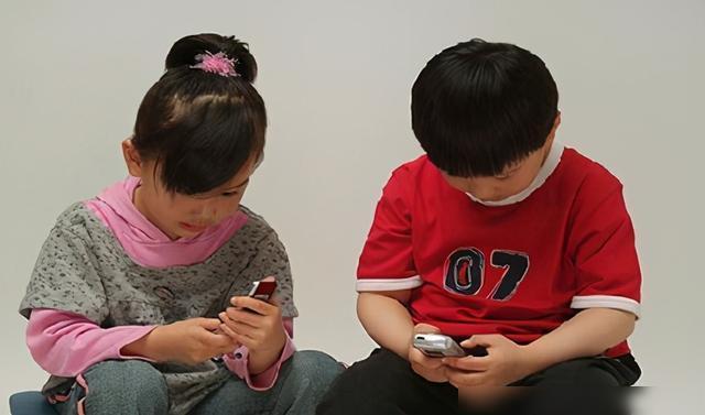 孩子玩手机游戏如何疏导_小孩子经常玩的手机游戏_孩子玩手机游戏怎么办