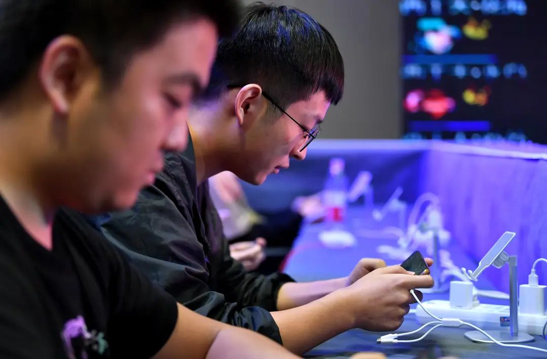 直播手机游戏需要什么软件_双手机直播游戏_直播手机游戏的软件