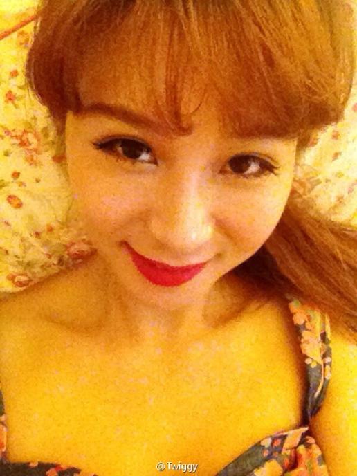 笔仙惊魂-深夜挑战笔仙游戏，神秘力量引导笔尖移动，大学生的惊