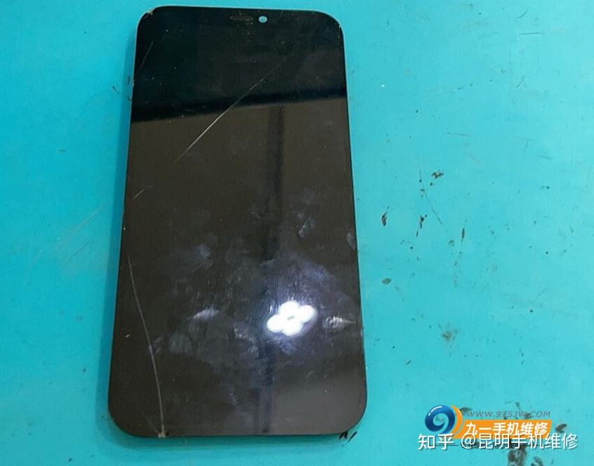 手机摔了打游戏会卡吗_为什么玩游戏会摔手机屏幕_玩游戏把手机摔了
