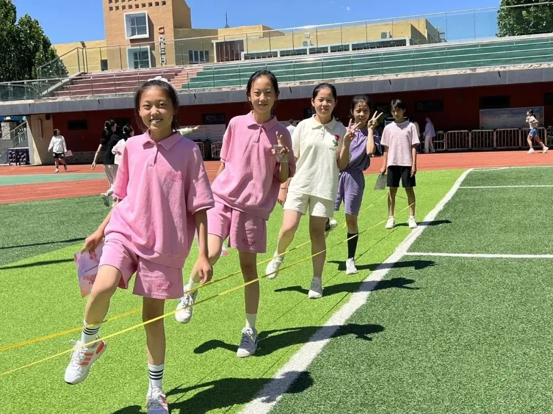 小孩一起玩手机小游戏视频_小孩玩手机游戏的视频_播放小孩玩手机